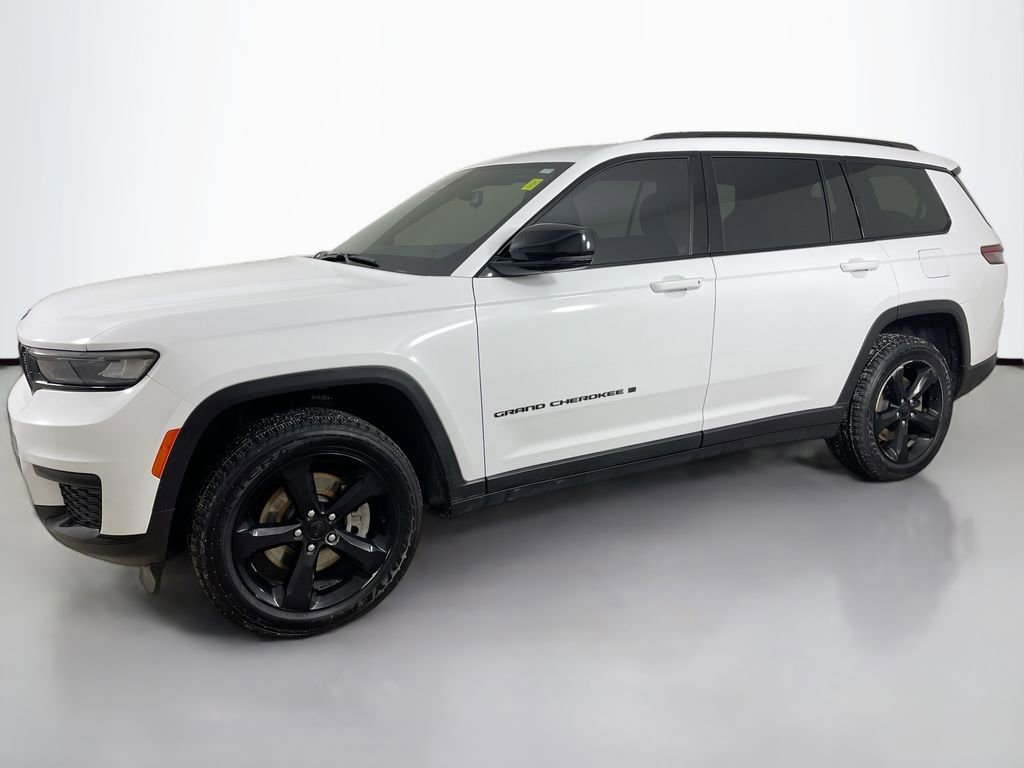 Used 2023 Jeep Grand Cherokee L Laredo image 4