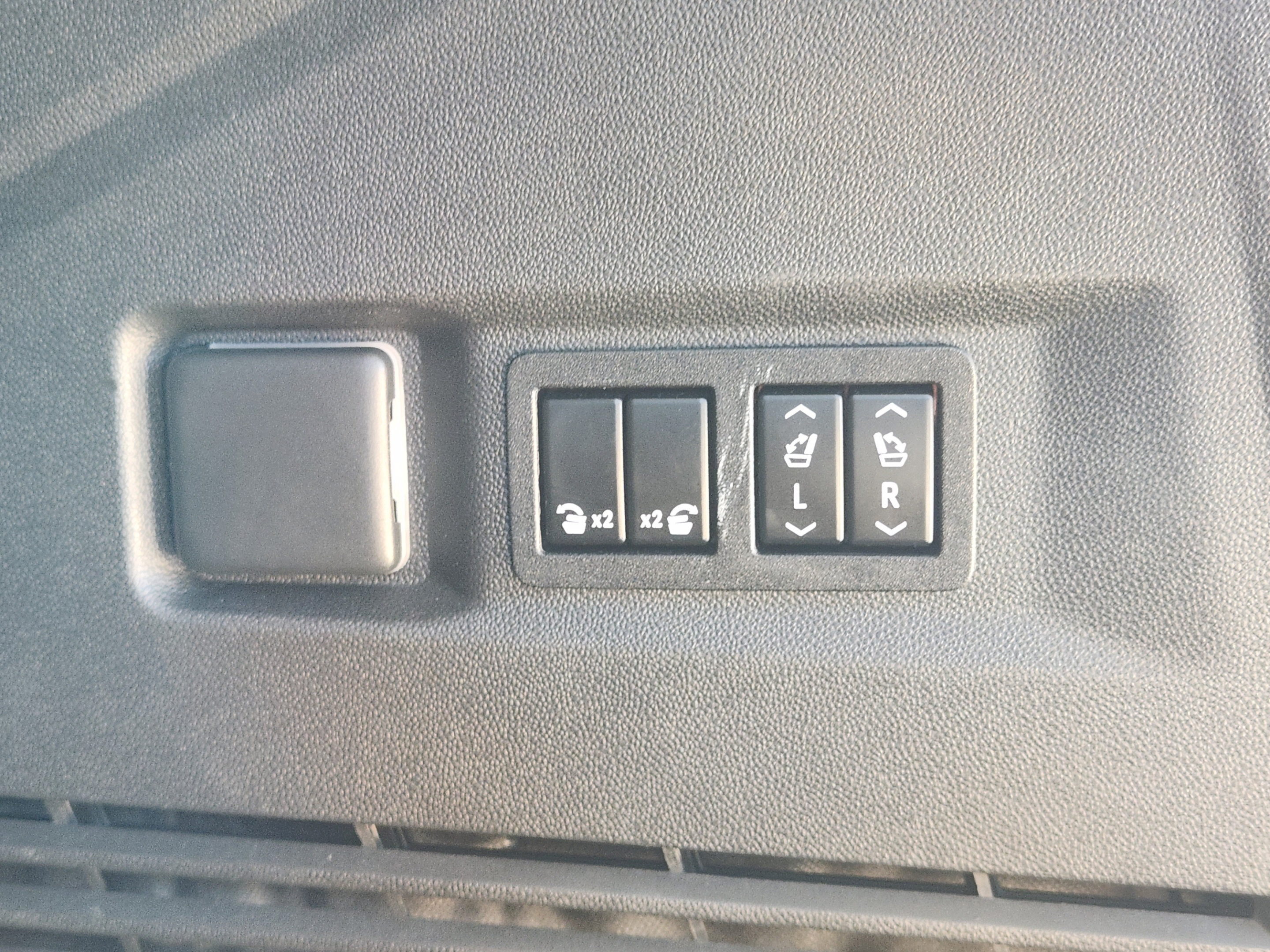 Used 2022 GMC Yukon SLT w/ SLT Premium Package RWD image 33