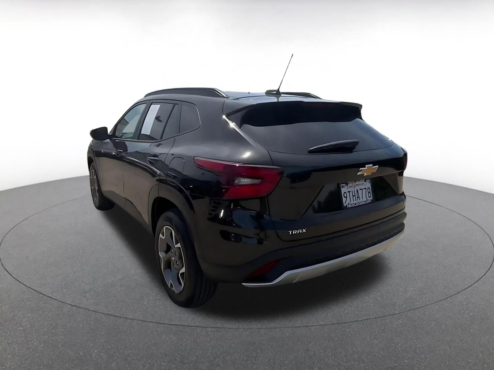 Used 2025 Chevrolet Trax LT w/ LT Convenience Package FWD image 11