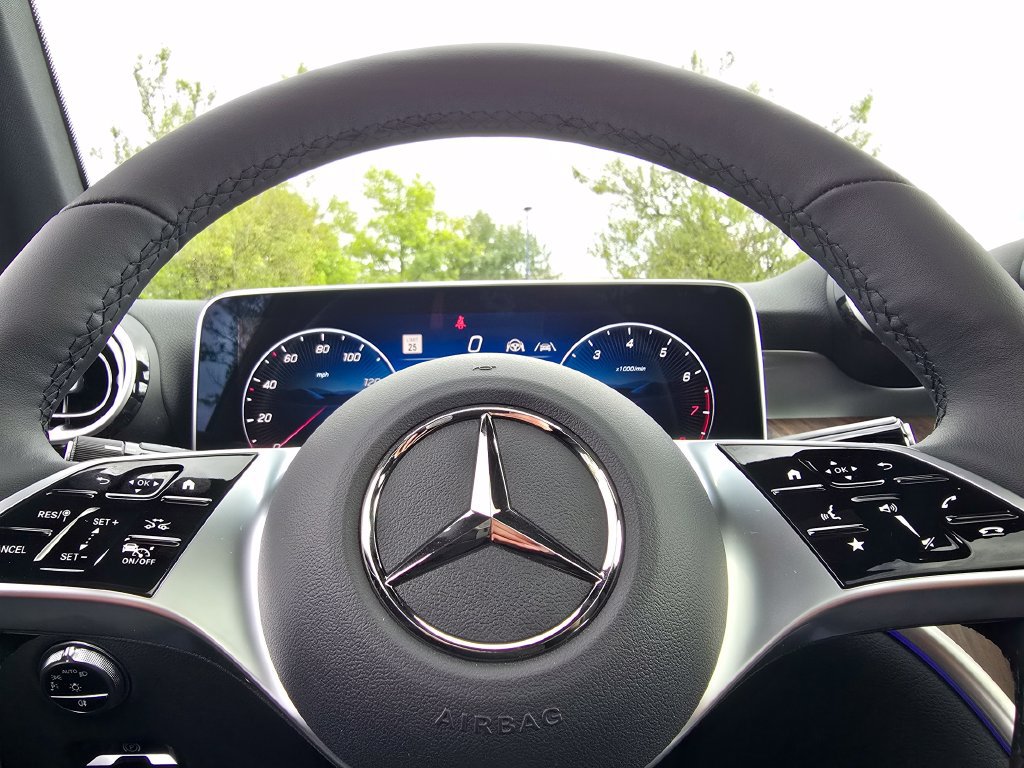 New 2027 Mercedes-Benz GLC 300 4MATIC image 29