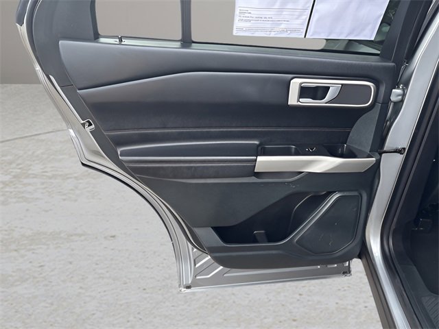 Used 2023 Ford Explorer XLT image 17