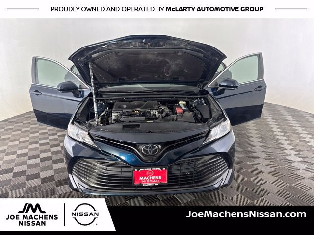 Used 2018 Toyota Camry LE FWD image 14