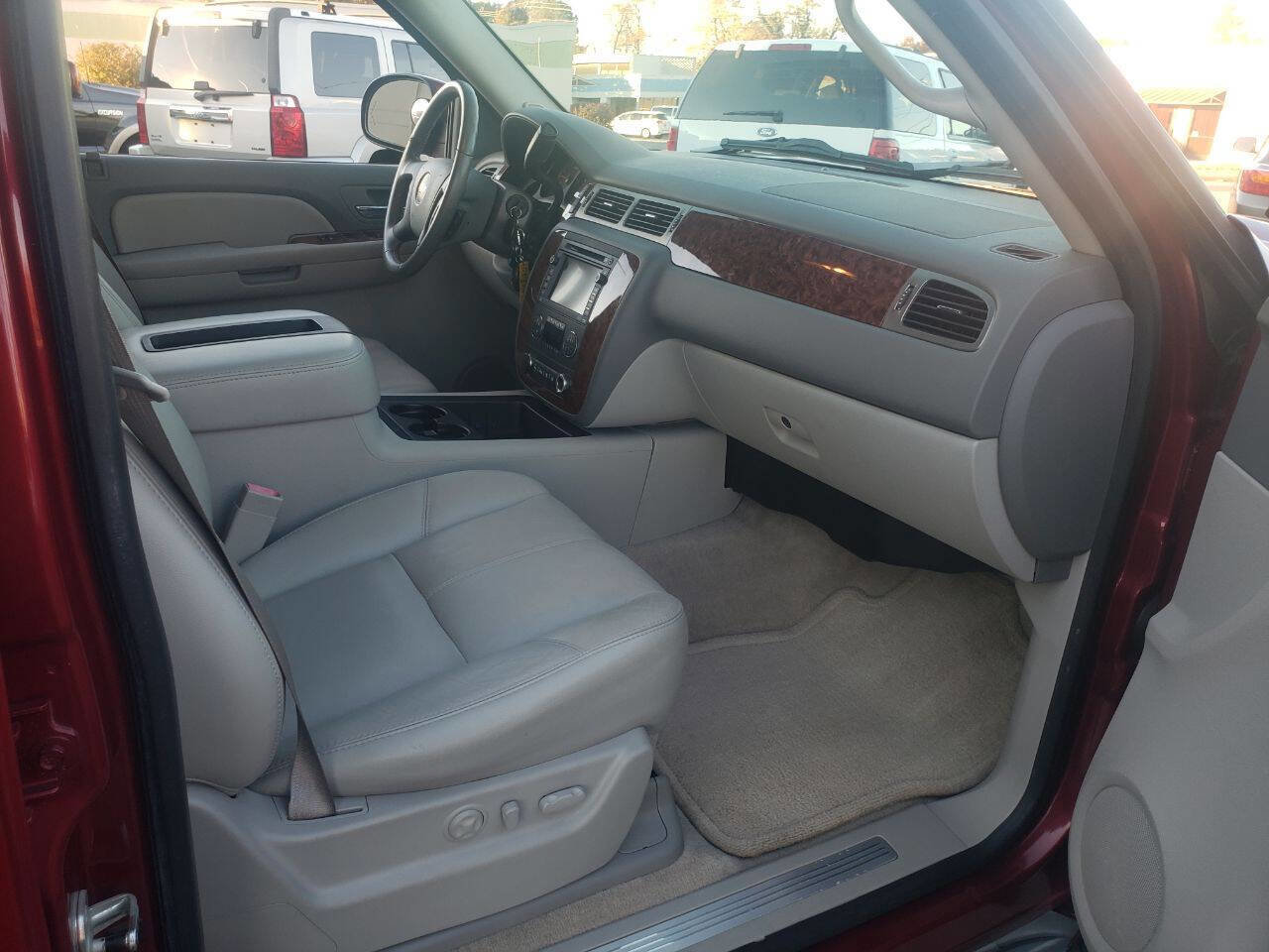 Used 2007 Chevrolet Tahoe LTZ w/ LTZ Preferred Equipment Group image 11