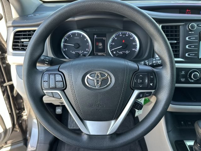 Used 2017 Toyota Highlander LE FWD image 12