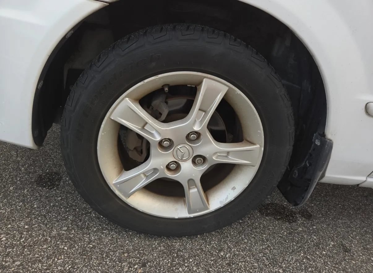 Used 2003 MAZDA Protege FWD image 2