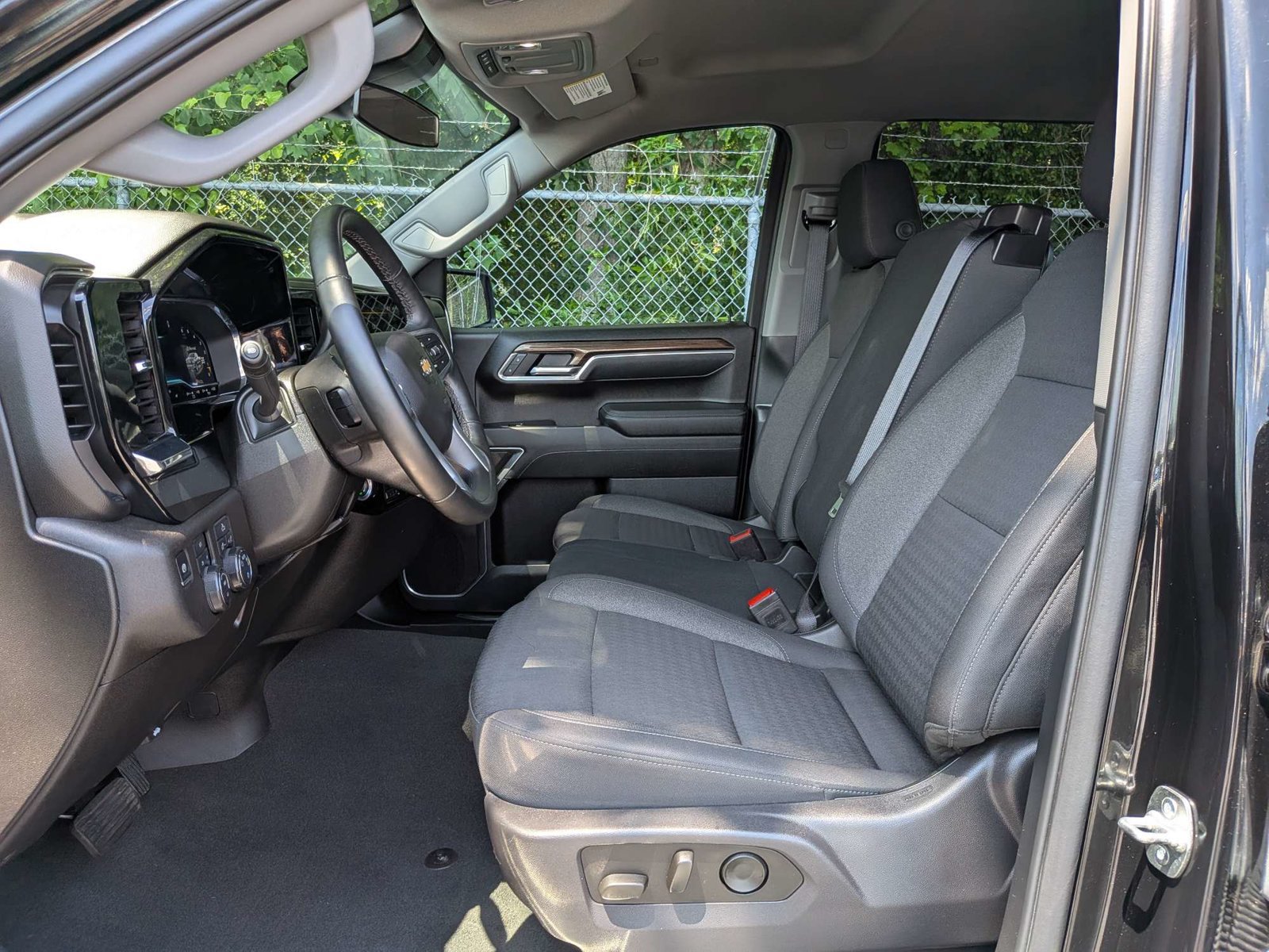 Used 2025 Chevrolet Silverado 1500 LT AWD/4WD image 18