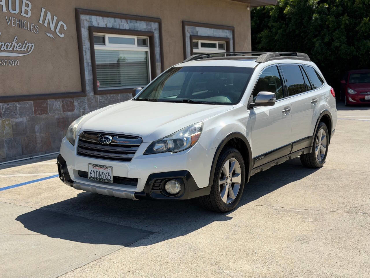 Used 2013 Subaru Outback 2.5i Limited w/ Special Appearance Pkg AWD/4WD image 2