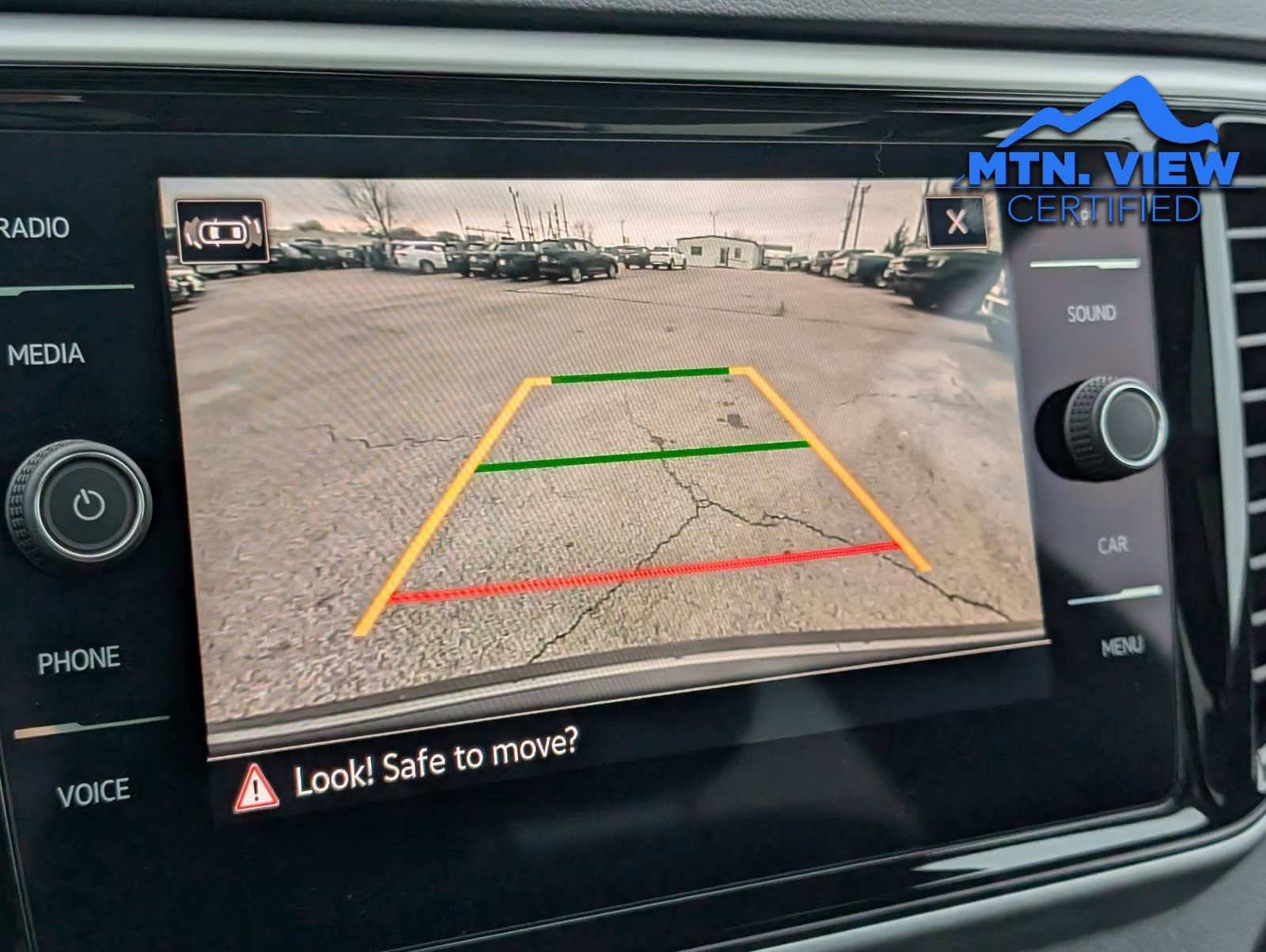 Used 2023 Volkswagen Atlas Cross Sport SE image 3