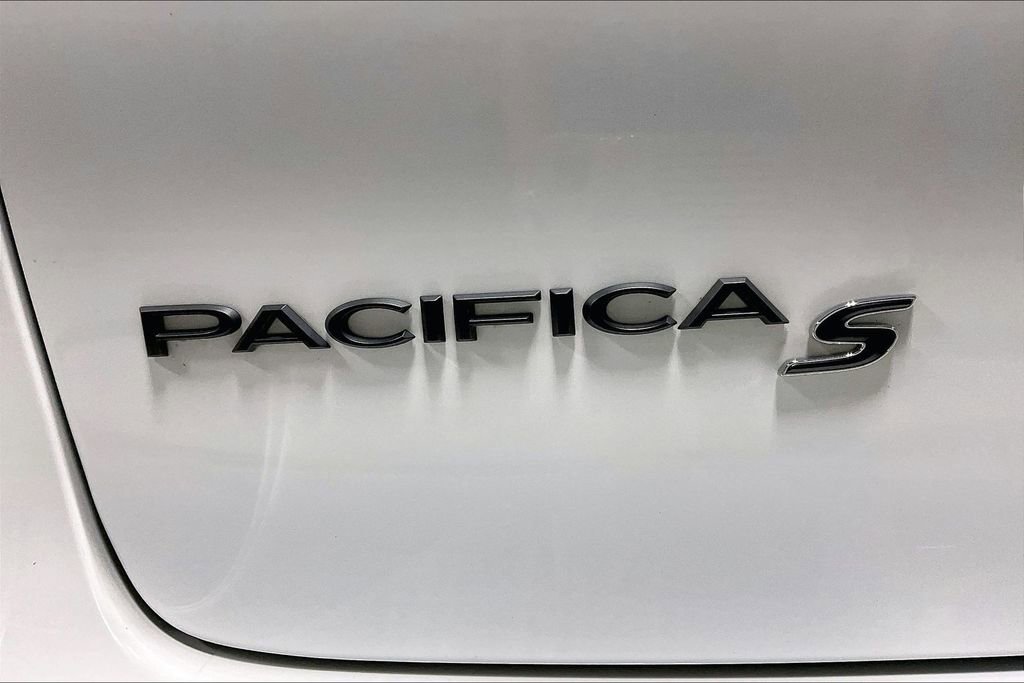 Used 2024 Chrysler Pacifica Limited w/ Uconnect Theater Family Group AWD/4WD image 41