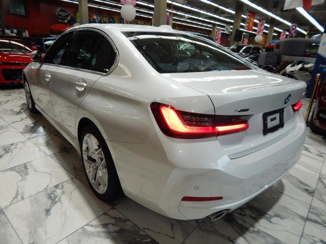 Used 2025 BMW 330i xDrive Sedan w/ Convenience Package image 8