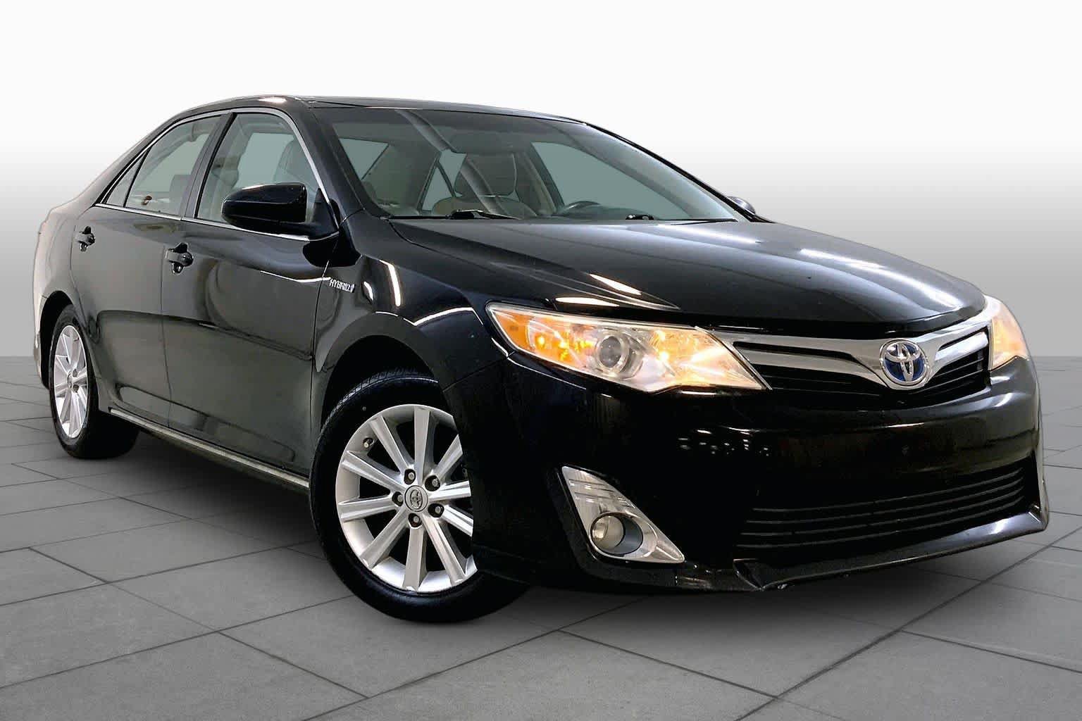 Used 2012 Toyota Camry XLE w/ Leather Pkg FWD image 2