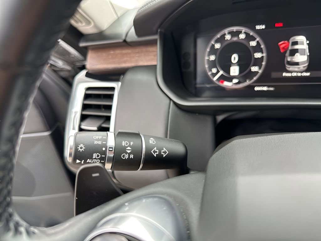 Used 2020 Land Rover Discovery HSE Luxury image 27