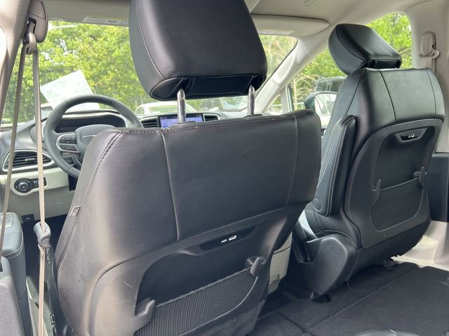 Used 2024 Chrysler Pacifica Touring-L image 28