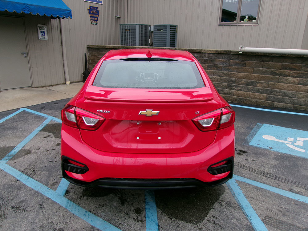 Used 2018 Chevrolet Cruze LT w/ Convenience Package image 4