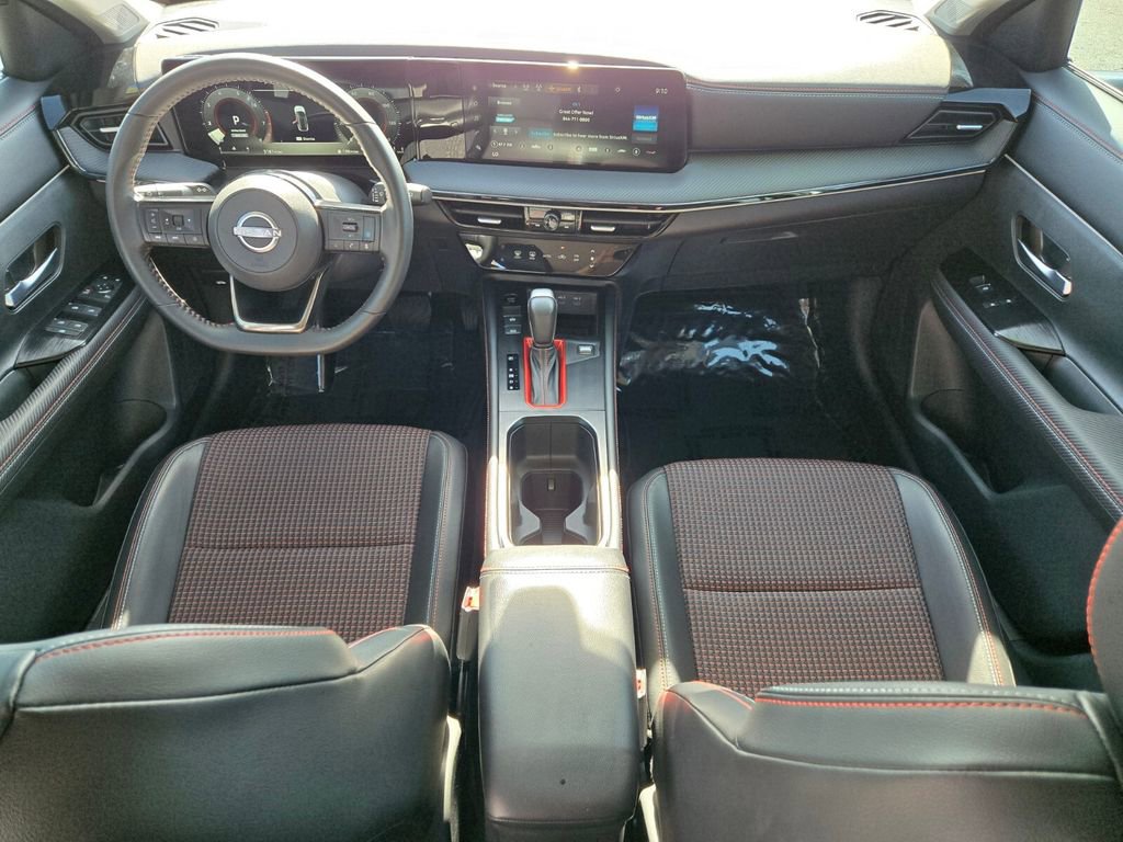Certified 2025 Nissan Kicks SR FWD image 14