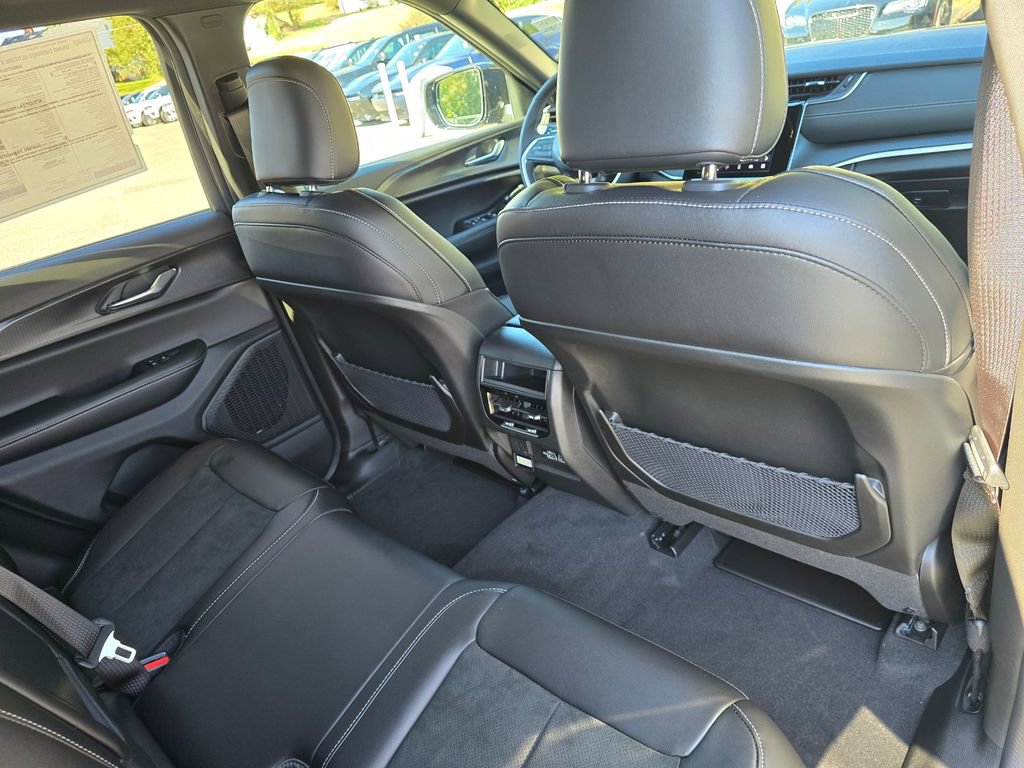 New 2025 Jeep Grand Cherokee Altitude image 25