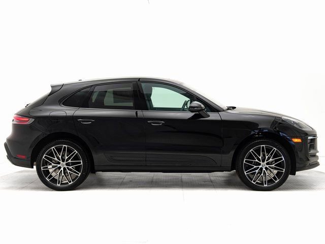 Certified 2025 Porsche Macan image 33