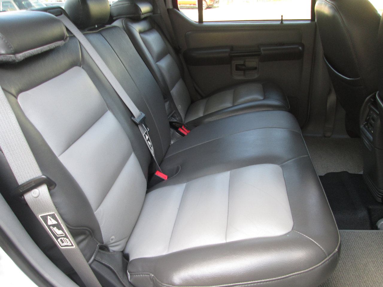 Used 2003 Ford Explorer Sport Trac XLT image 31