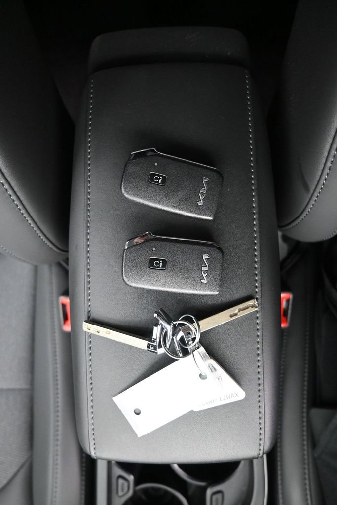 Used 2024 Kia Niro Wind w/ Wind Preserve Package image 16