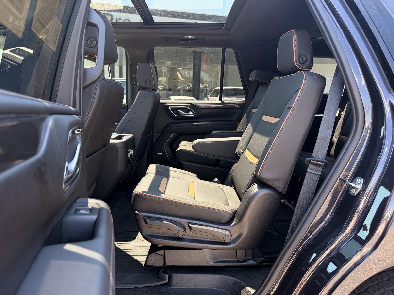 Used 2024 GMC Yukon AT4 w/ Technology Package AWD/4WD image 30
