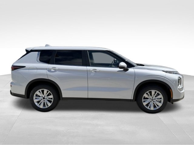 New 2026 Mitsubishi Outlander ES FWD image 6
