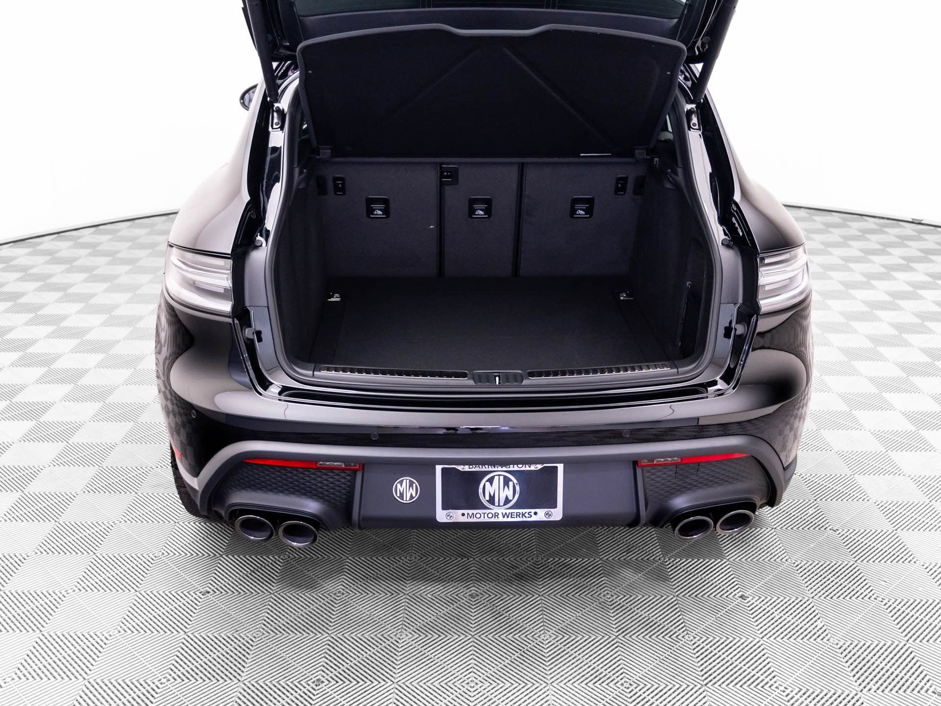 New 2026 Porsche Macan Turbo AWD/4WD image 34