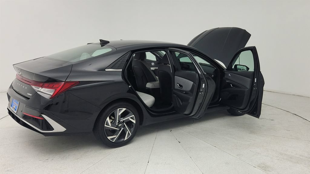 Used 2024 Hyundai Elantra Limited FWD image 12