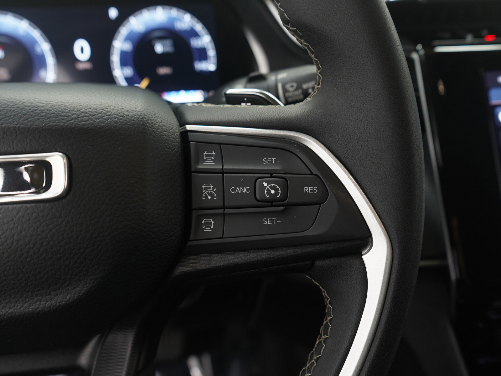 Used 2023 Jeep Grand Cherokee L Laredo image 28