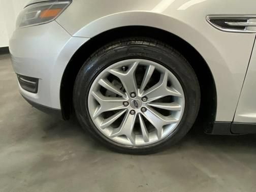 Used 2019 Ford Taurus Limited FWD image 19
