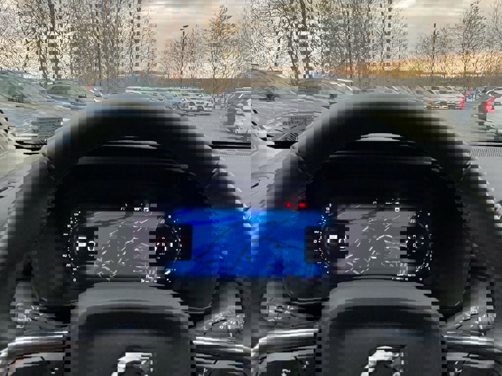 Certified 2024 Volvo XC40 B5 Plus w/ Climate Package image 20