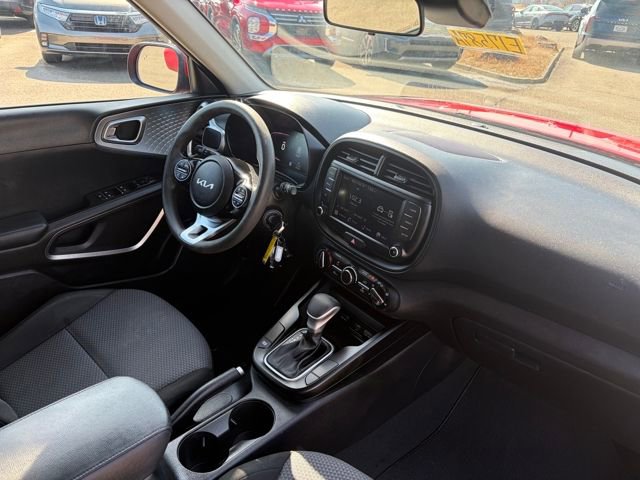 Used 2023 Kia Soul LX w/ LX Technology Package image 7