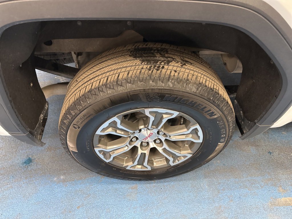 Certified 2025 GMC Sierra 1500 SLT image 5