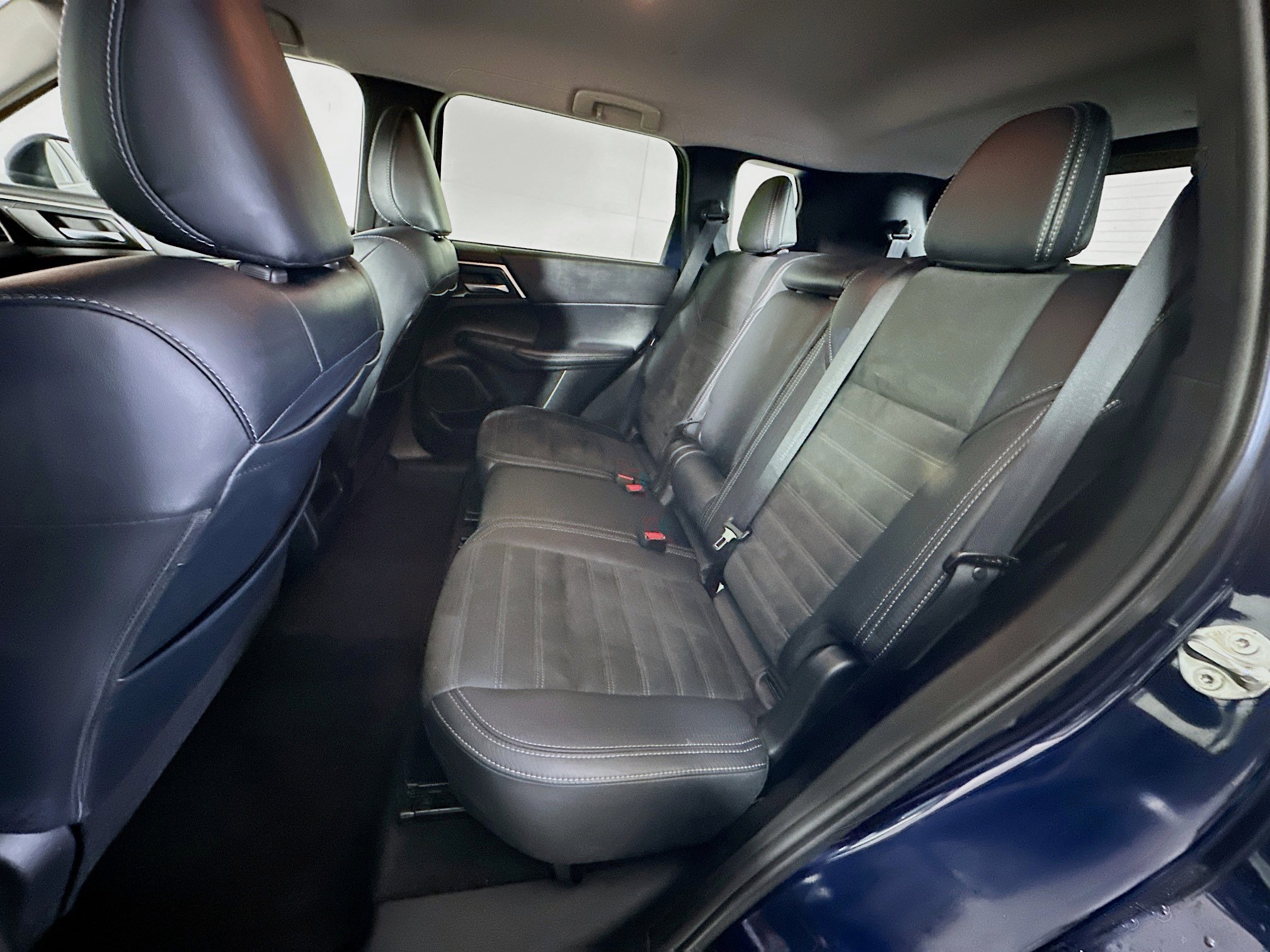 Used 2024 Mitsubishi Outlander SE image 28