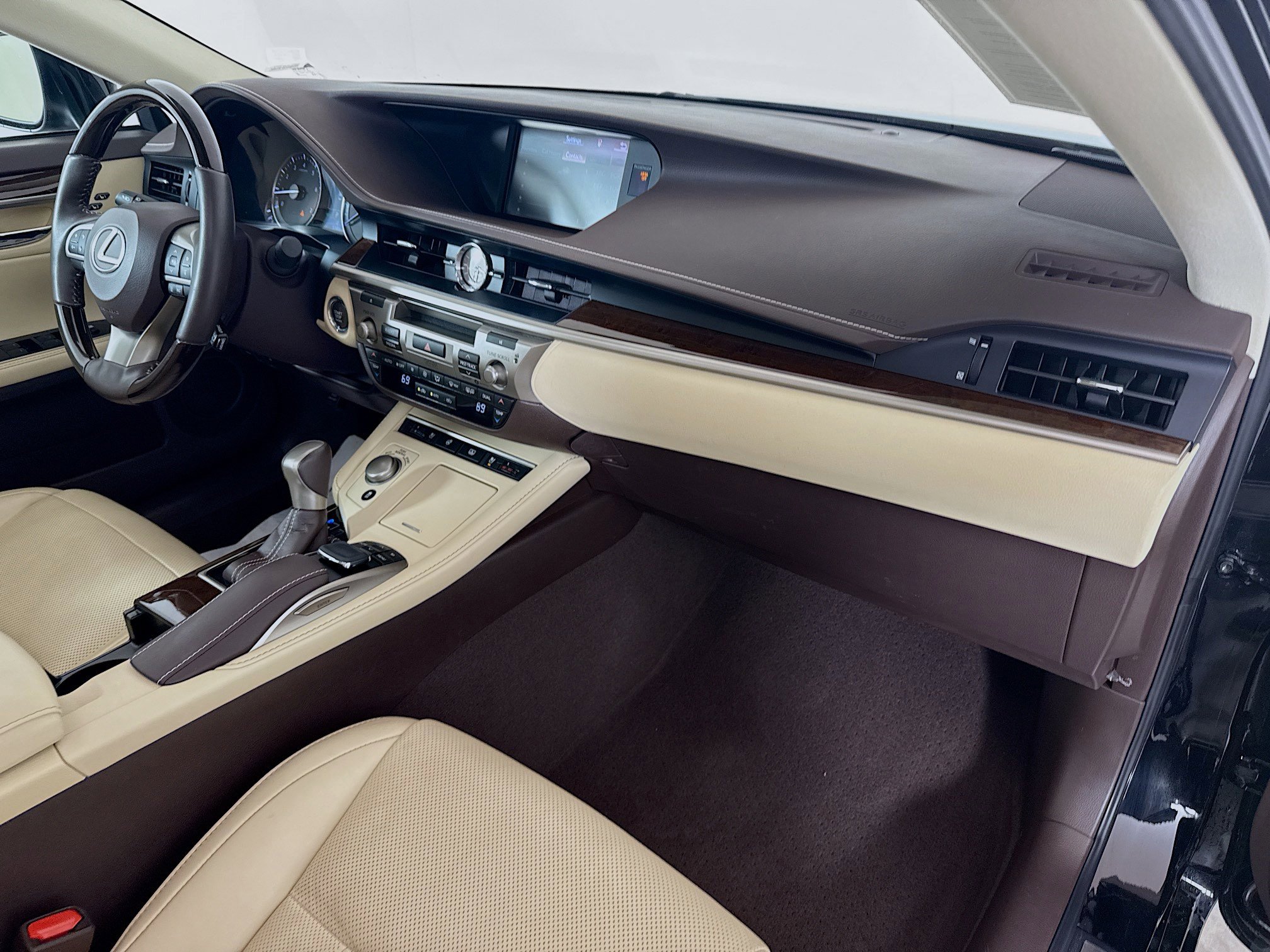 Used 2017 Lexus ES 350 w/ Ultra Luxury Package image 28