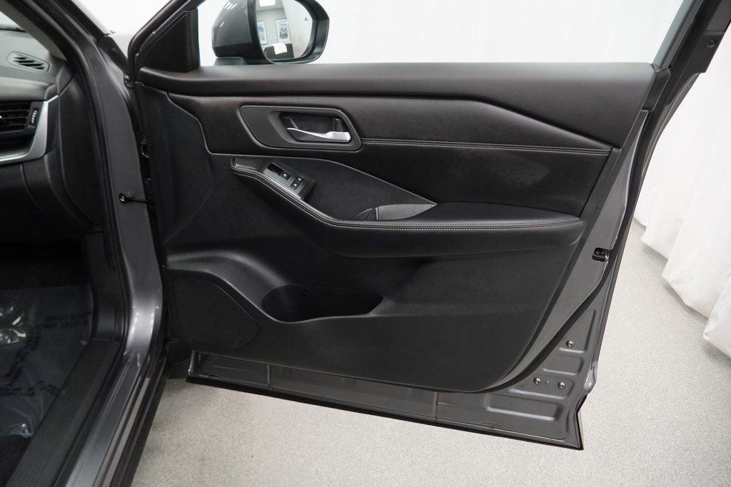 Used 2024 Nissan Rogue SV w/ SV Premium Package image 47