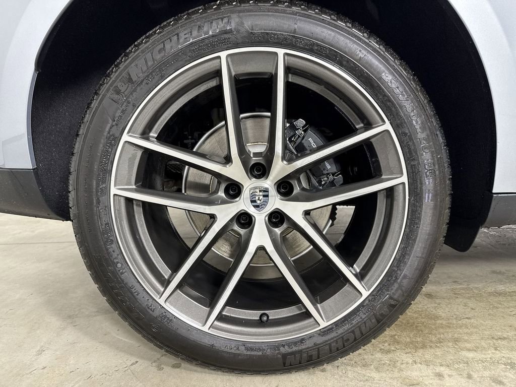 New 2026 Porsche Macan AWD/4WD image 16