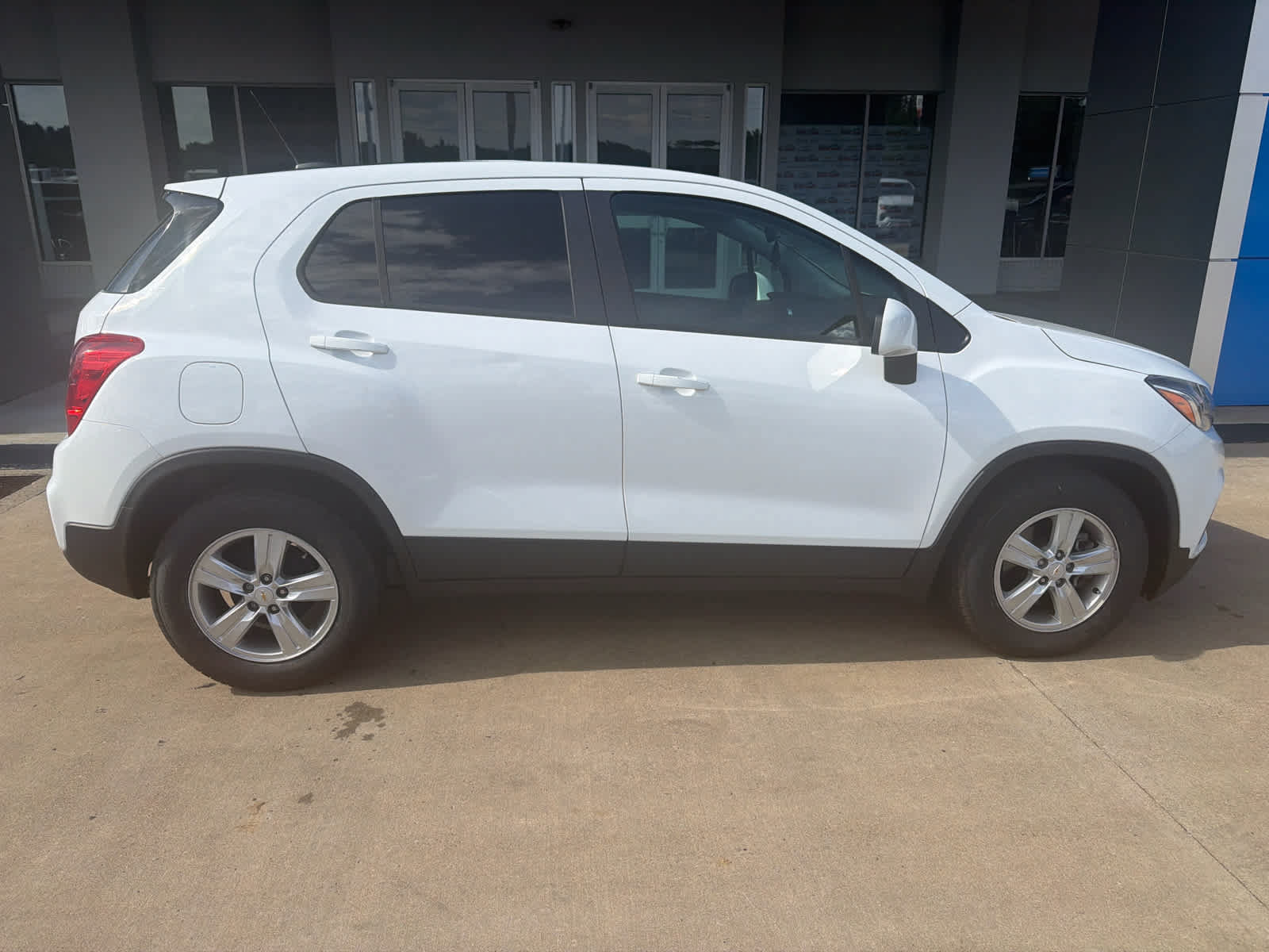 Used 2020 Chevrolet Trax LS w/ Tint and Cruise Package FWD image 8