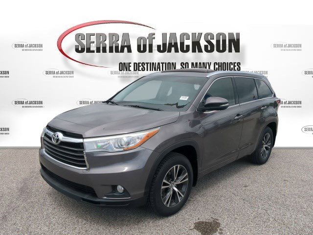 Used 2016 Toyota Highlander XLE FWD image 4