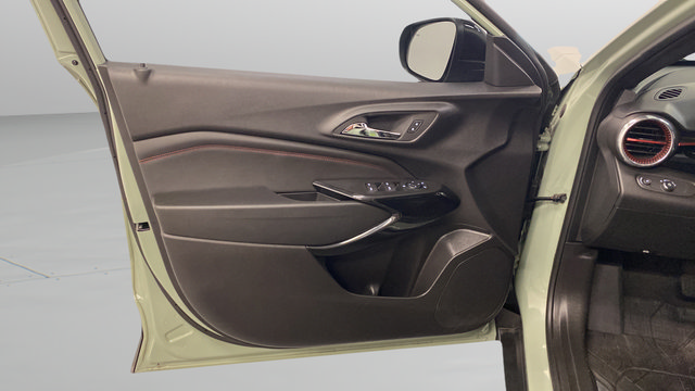 Used 2024 Chevrolet Trax RS w/ Sunroof Package FWD image 24