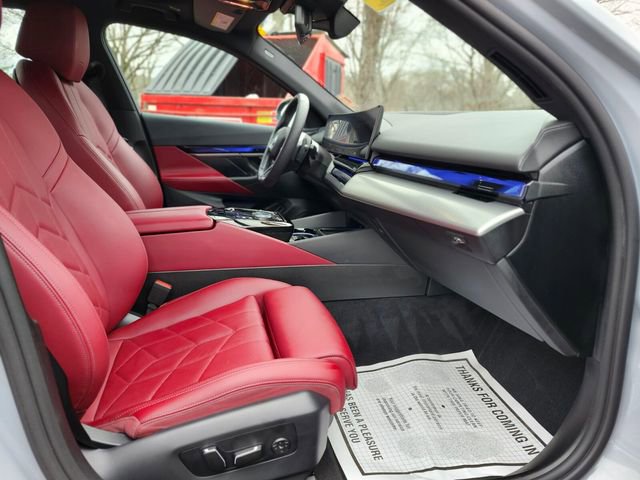 Used 2024 BMW 540i xDrive w/ Premium Package AWD/4WD image 9