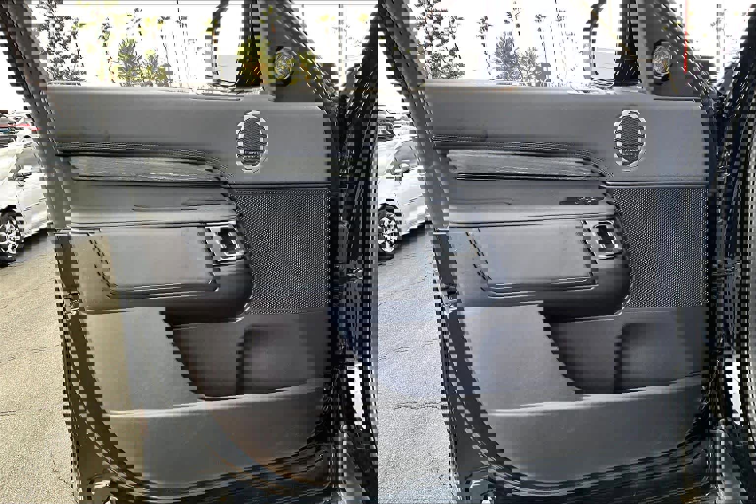 Used 2017 Land Rover Discovery HSE image 20