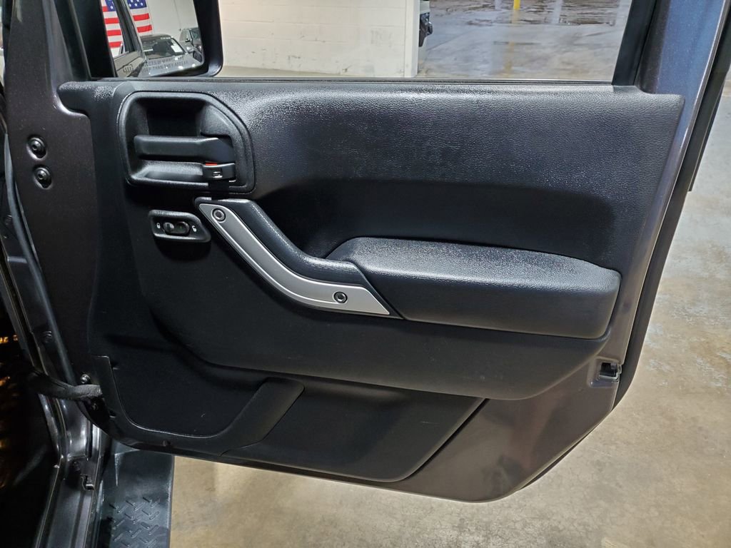 Used 2014 Jeep Wrangler Unlimited Sahara w/ Connectivity Group image 17