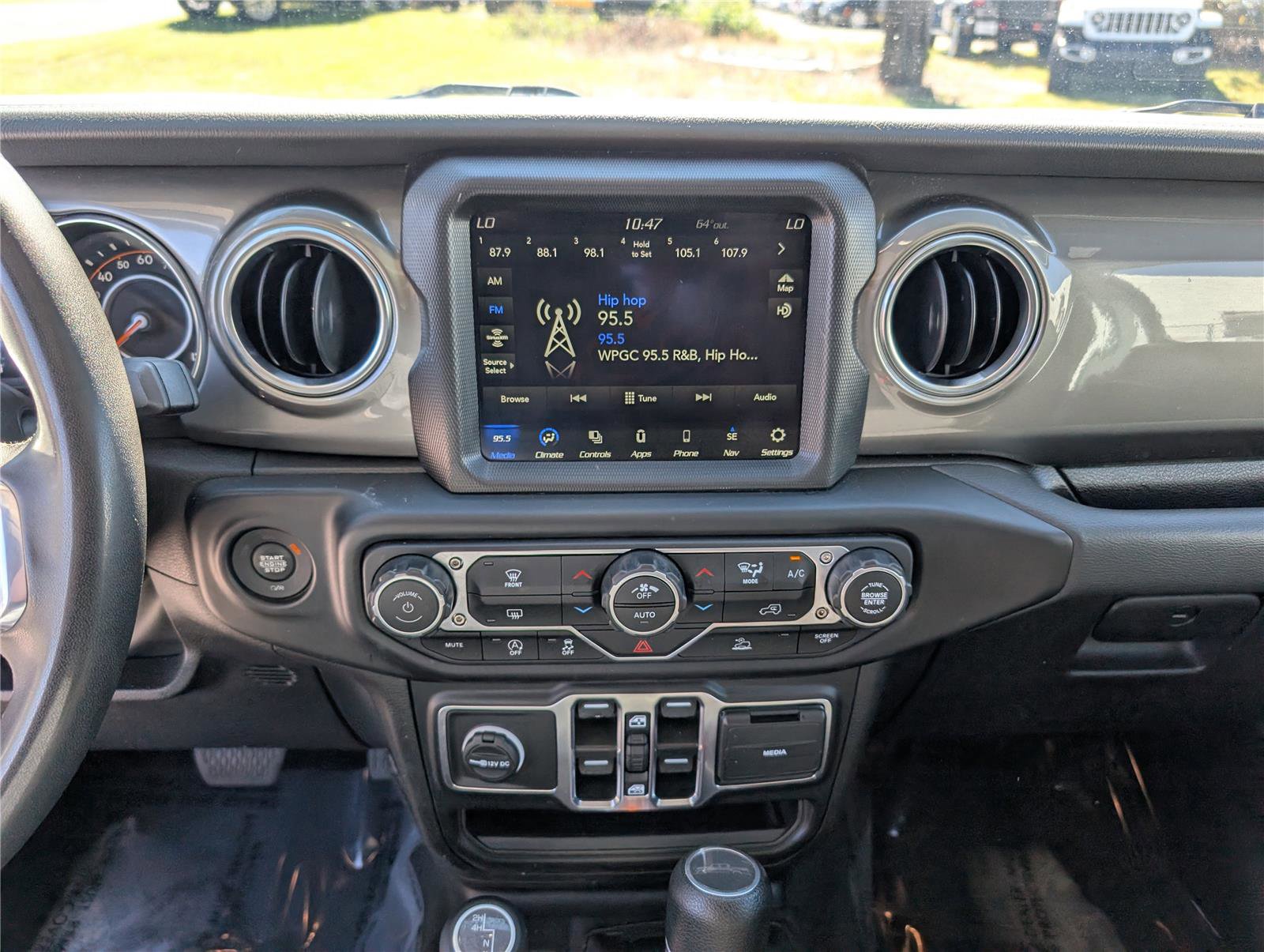 Used 2023 Jeep Gladiator Overland image 18