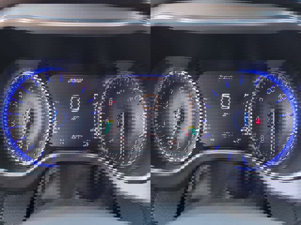 Used 2023 Chrysler Pacifica Touring-L image 32