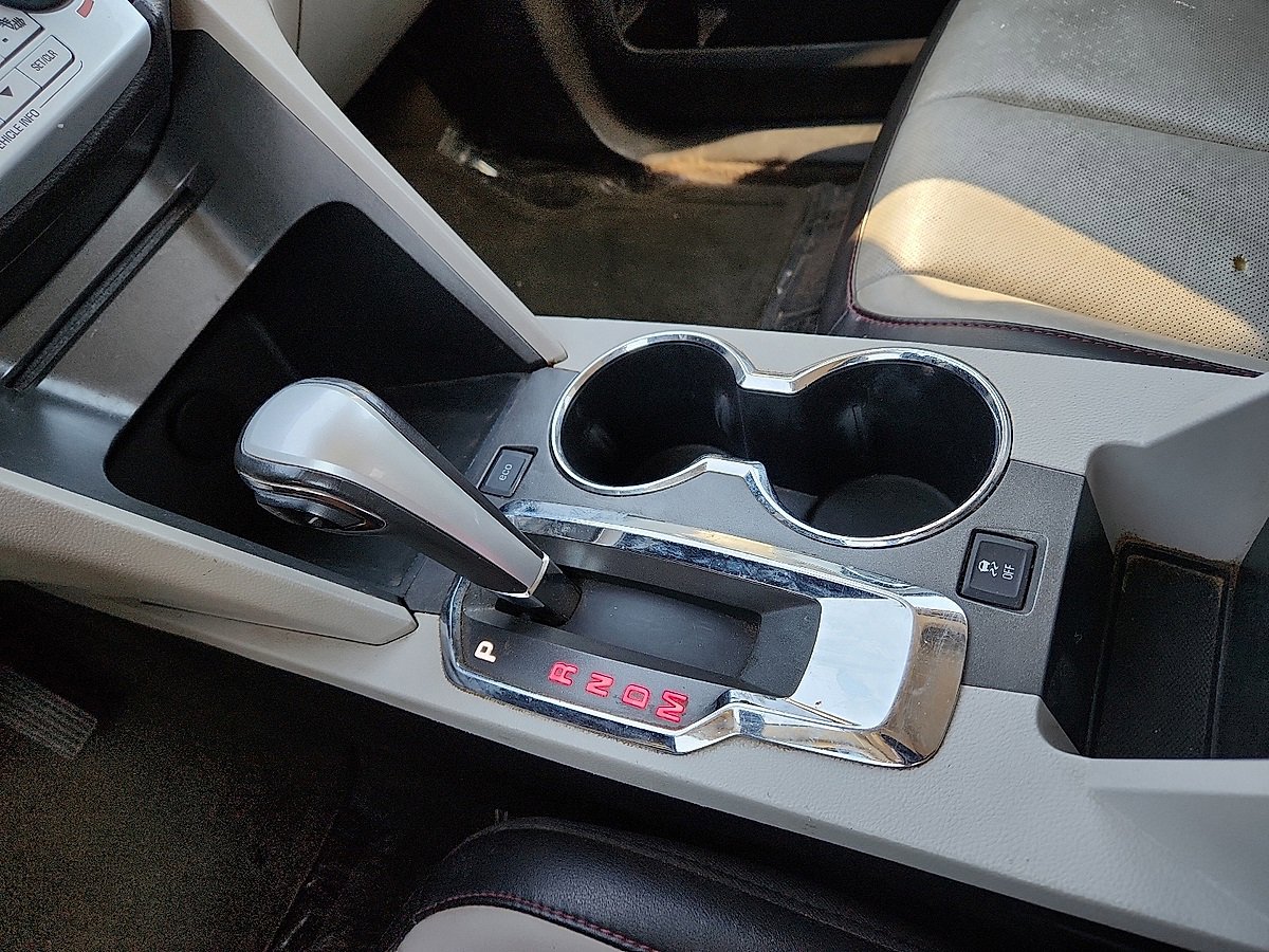 Used 2011 GMC Terrain SLT image 12