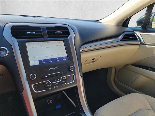 Used 2020 Ford Fusion SE image 22