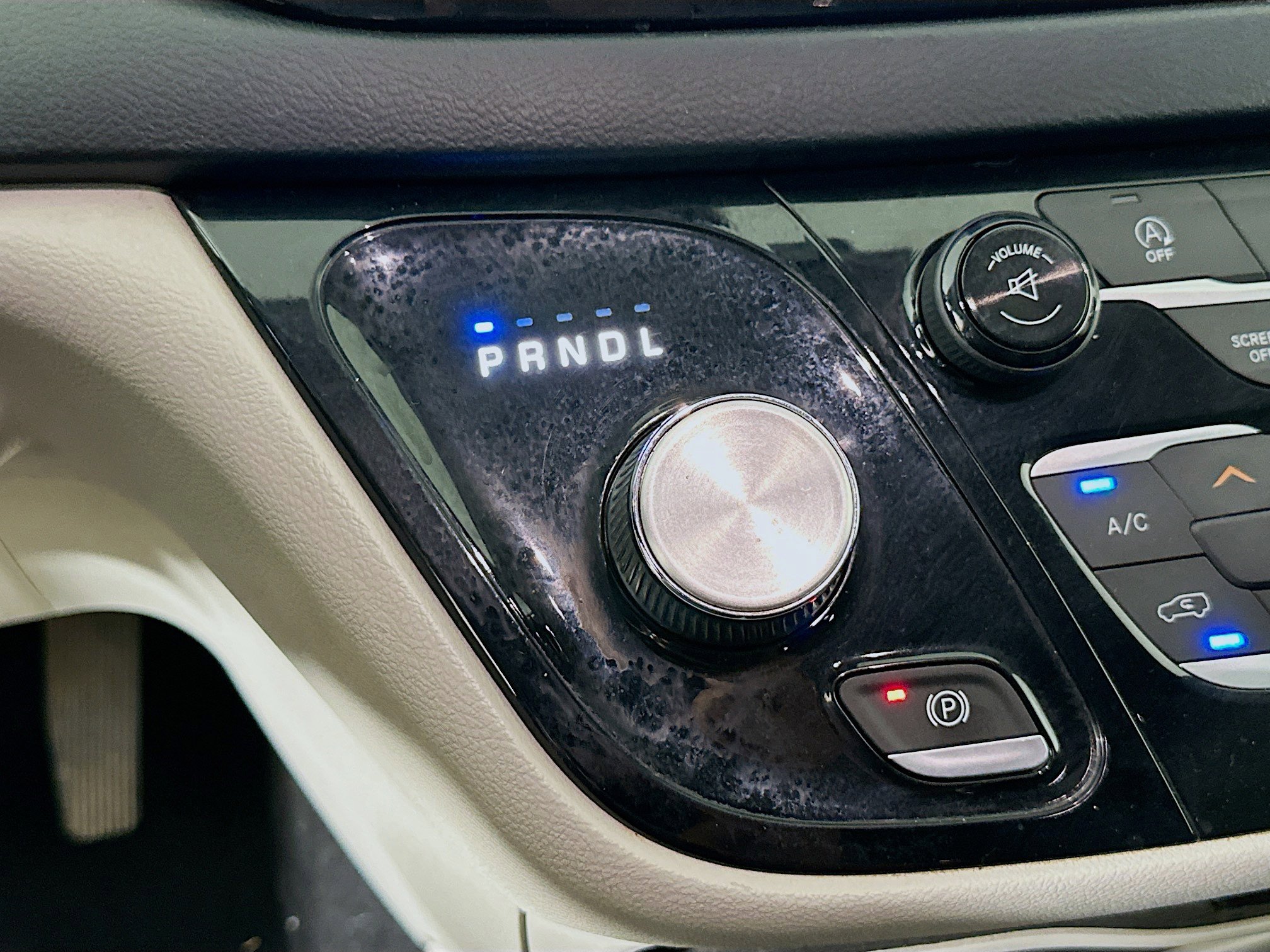 Used 2017 Chrysler Pacifica Touring-L w/ Tire & Wheel Group image 25