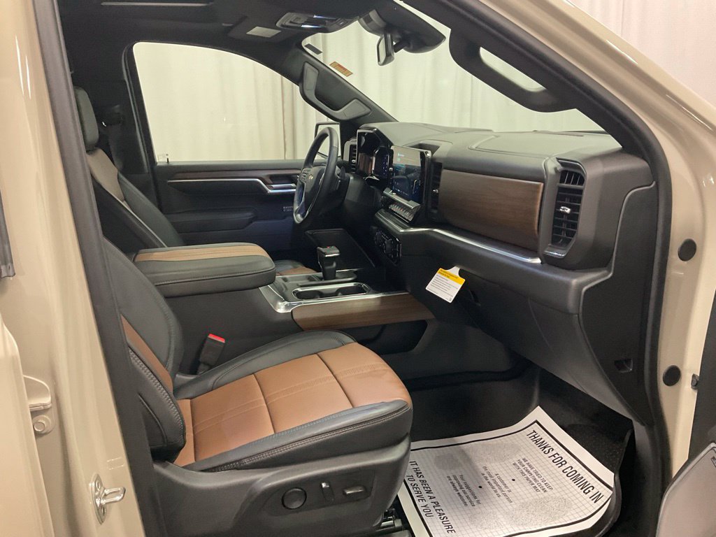 Used 2026 Chevrolet Silverado 1500 High Country w/ High Country Premium Package AWD/4WD image 28