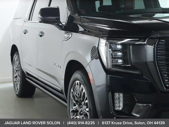 Used 2023 GMC Yukon XL Denali Ultimate AWD/4WD image 12