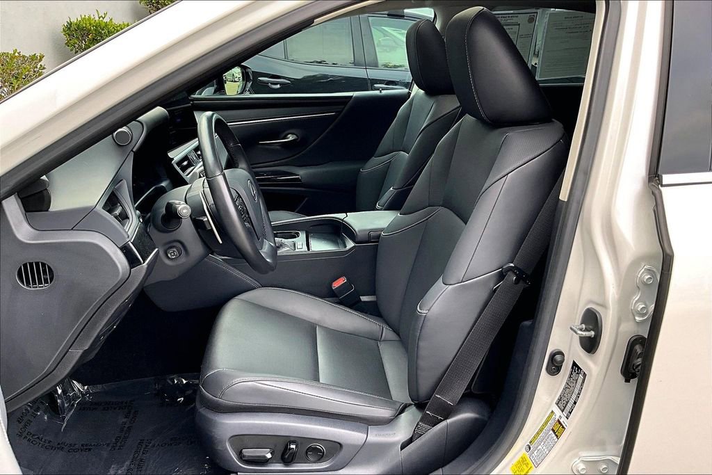 Used 2025 Lexus ES 300h w/ Premium Package FWD image 21